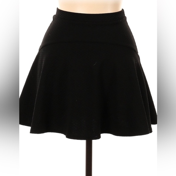 Black skirt - Picture 1 of 4